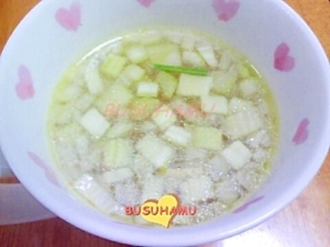 野菜の甘みが美味しい☆ベーコンとセロリのスープ